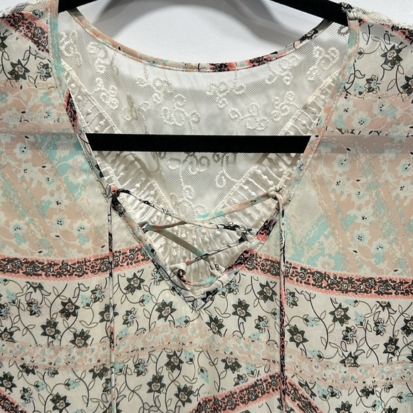 Bohemian Floral Blouse With Lace-Up Front & Crochet Back - Size Medium - Picture 3 of 9